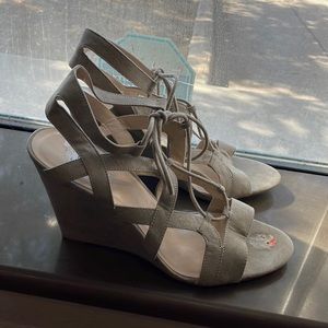 Nine West suede front tie wedge